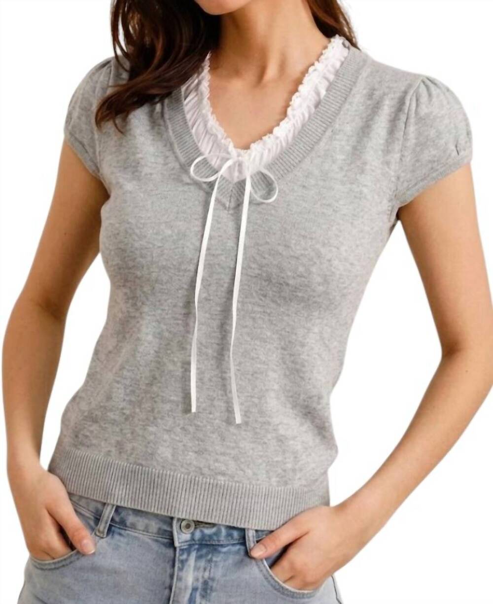 NEW CHOKLATE PARIS lace collar v-neck shirt in grey